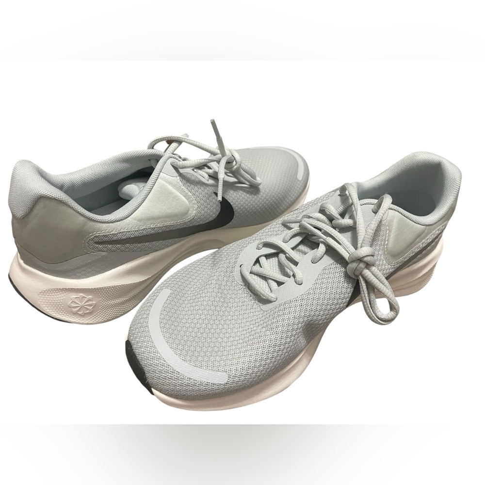 Nike Revolution 7 Wide Light Gray Sneakers - Picture 10 of 11